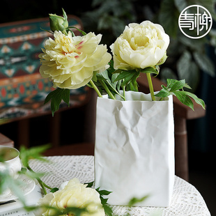 收藏系列小松诚褶皱纸袋骨瓷花瓶花器简约 款 经典 纸袋花瓶