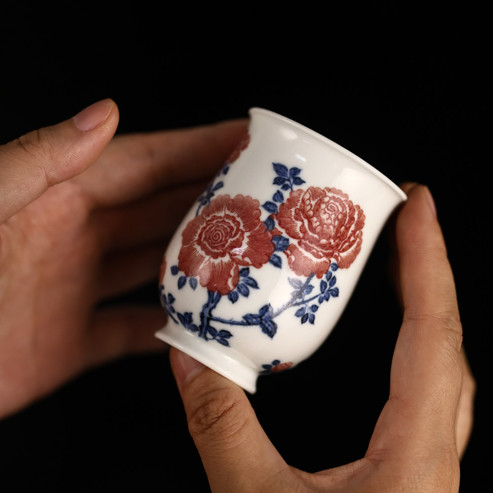 勤义堂青花釉里红月季花手握杯