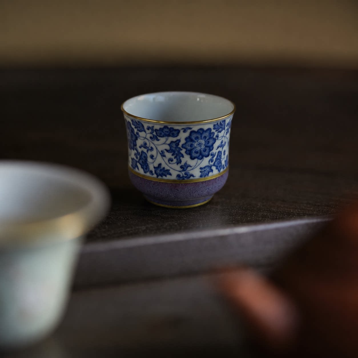华隐堂紫钧青花缠枝莲杯宝相杯