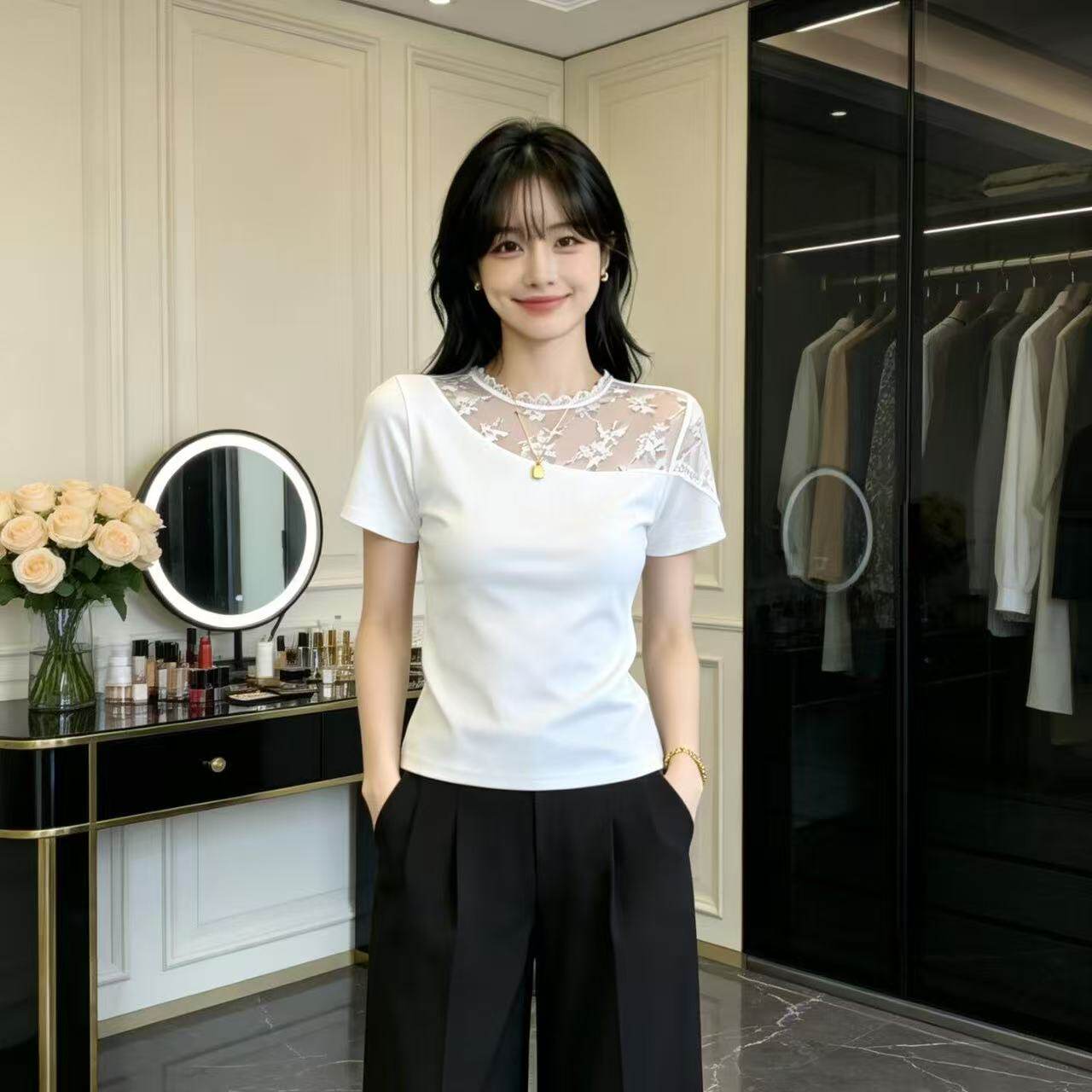 夏季新款蕾丝拼接气质显瘦圆领短袖百搭修身镂空设计感T恤女