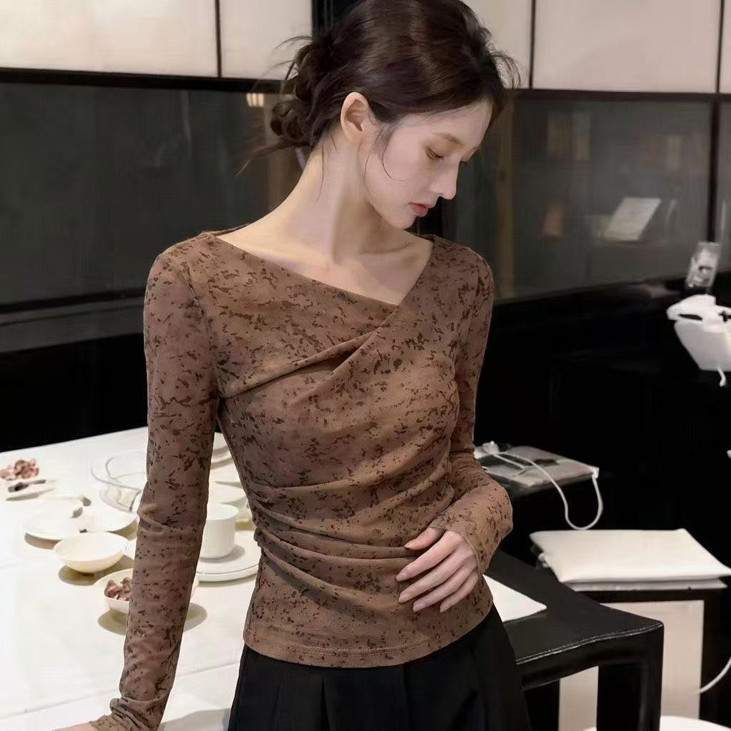 气质美人感晕染碎花网纱衫女斜V领褶皱收腰修身长袖内搭上衣秋款