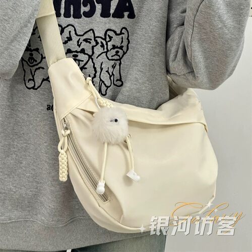 新款日系饺子包ins女休闲百搭少女斜挎包纯色上课通勤单肩包学生