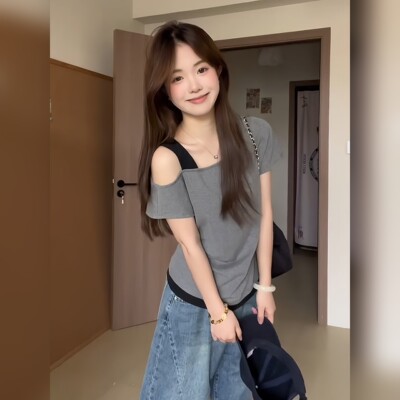 韩系假两件灰色斜肩短袖T
