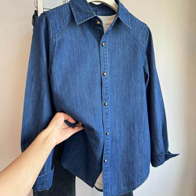 蓝色正肩复古牛仔衬衫春