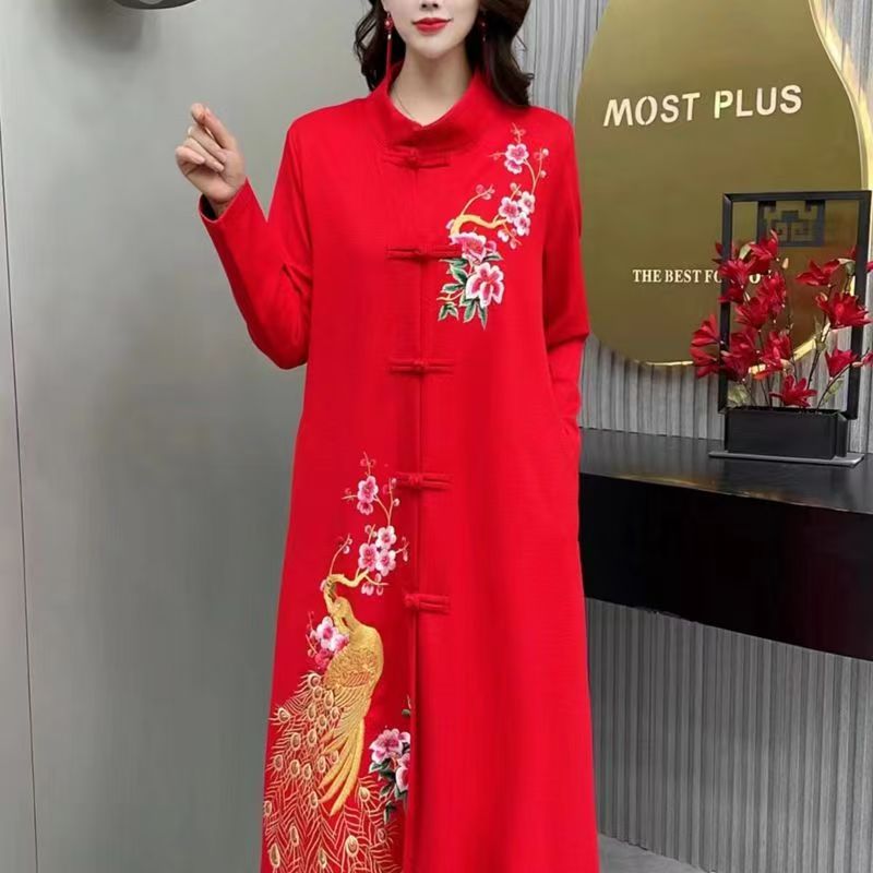 今年春秋新款中国风绣花妈妈装风衣外套女长款过膝大码外穿民族风