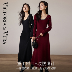 VICTORIA&VERA冬季重工针织连衣裙双色大U领收腰廓形针织宴会战袍