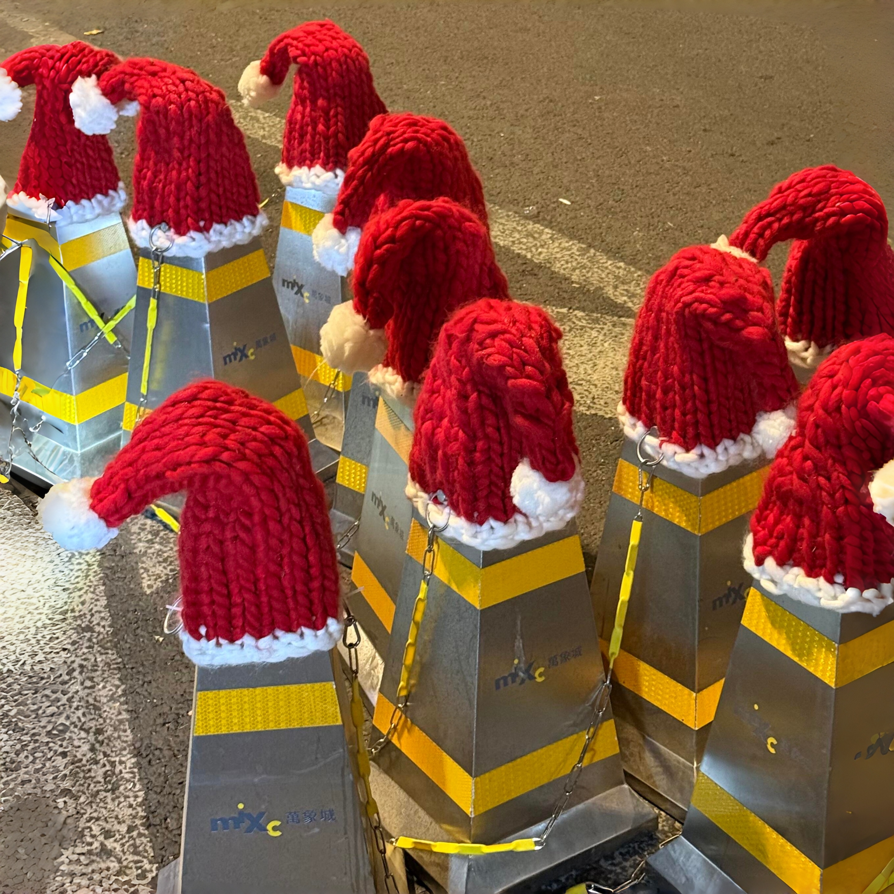 圣诞帽路障，节日氛围感拉满！