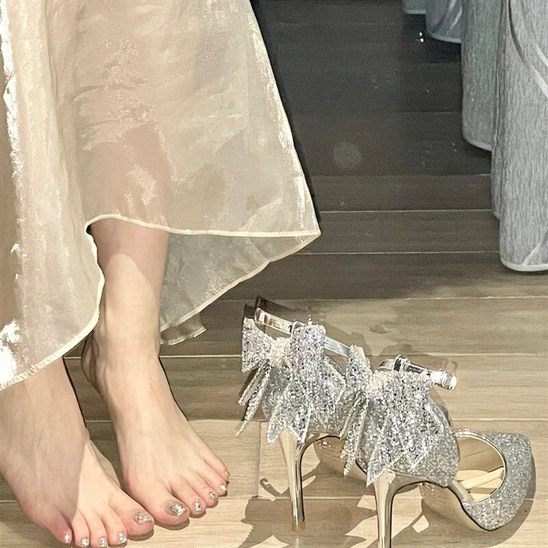 现货尖头水d钻亮片蝴蝶结一字扣带细跟高跟鞋单鞋女公主风婚鞋水