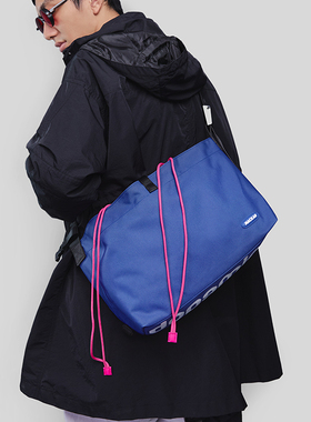 Mackar男士斜挎包新款大容量户外三点固定骑行包防水撞色单肩包女