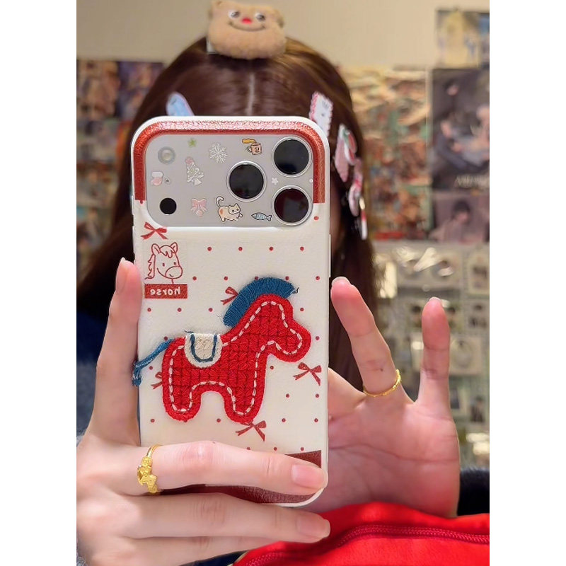 新年红色刺绣小马适用苹果17promax手机壳iPhone16/15新款13创意12华为P70荣耀500vivoS30小米14红米K80oppo