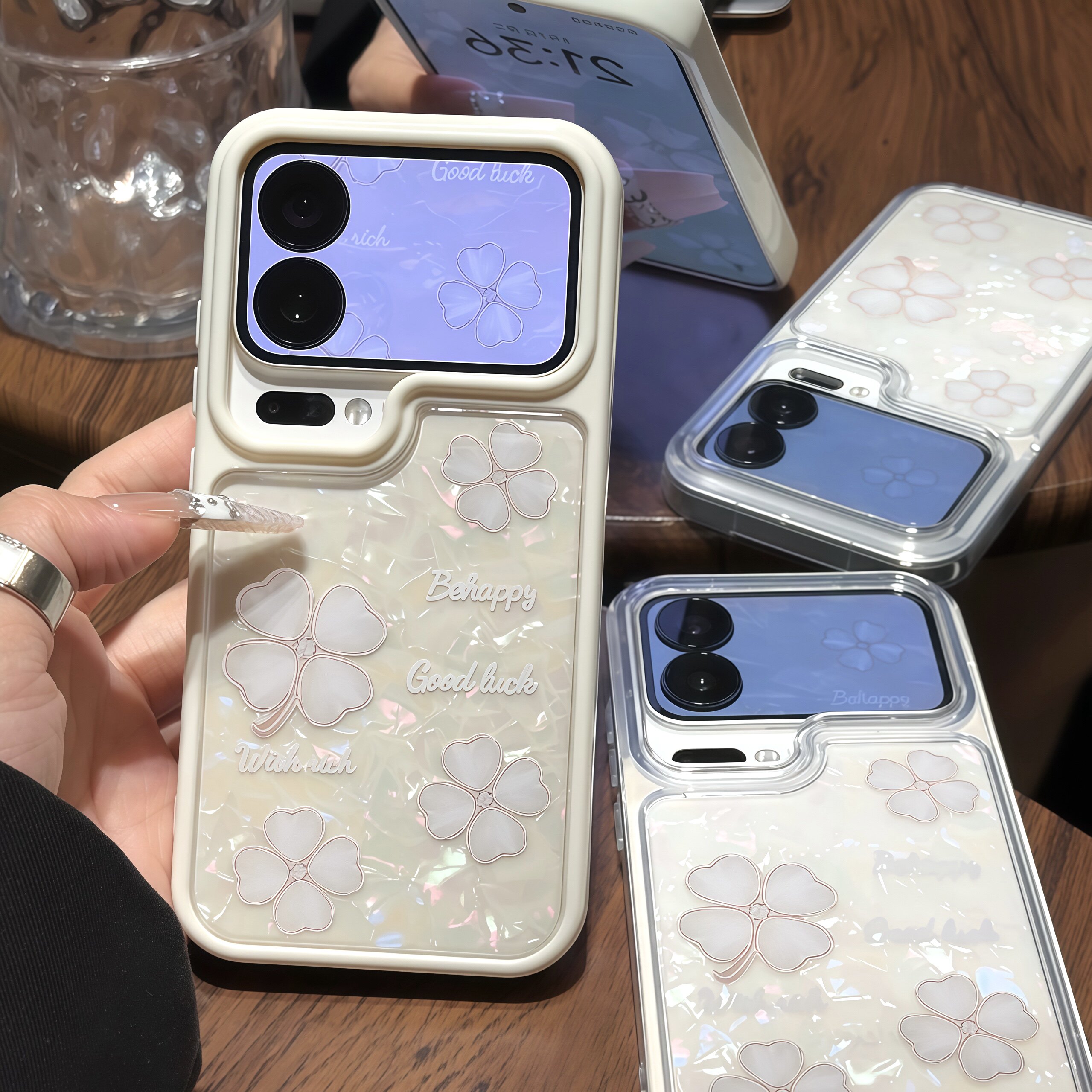 白色四叶草适用苹果17手机壳iPhone16/15PROMAX贝壳纹华为PURA80创意MATE60高级VIVOS50超火RENO15全包荣耀90