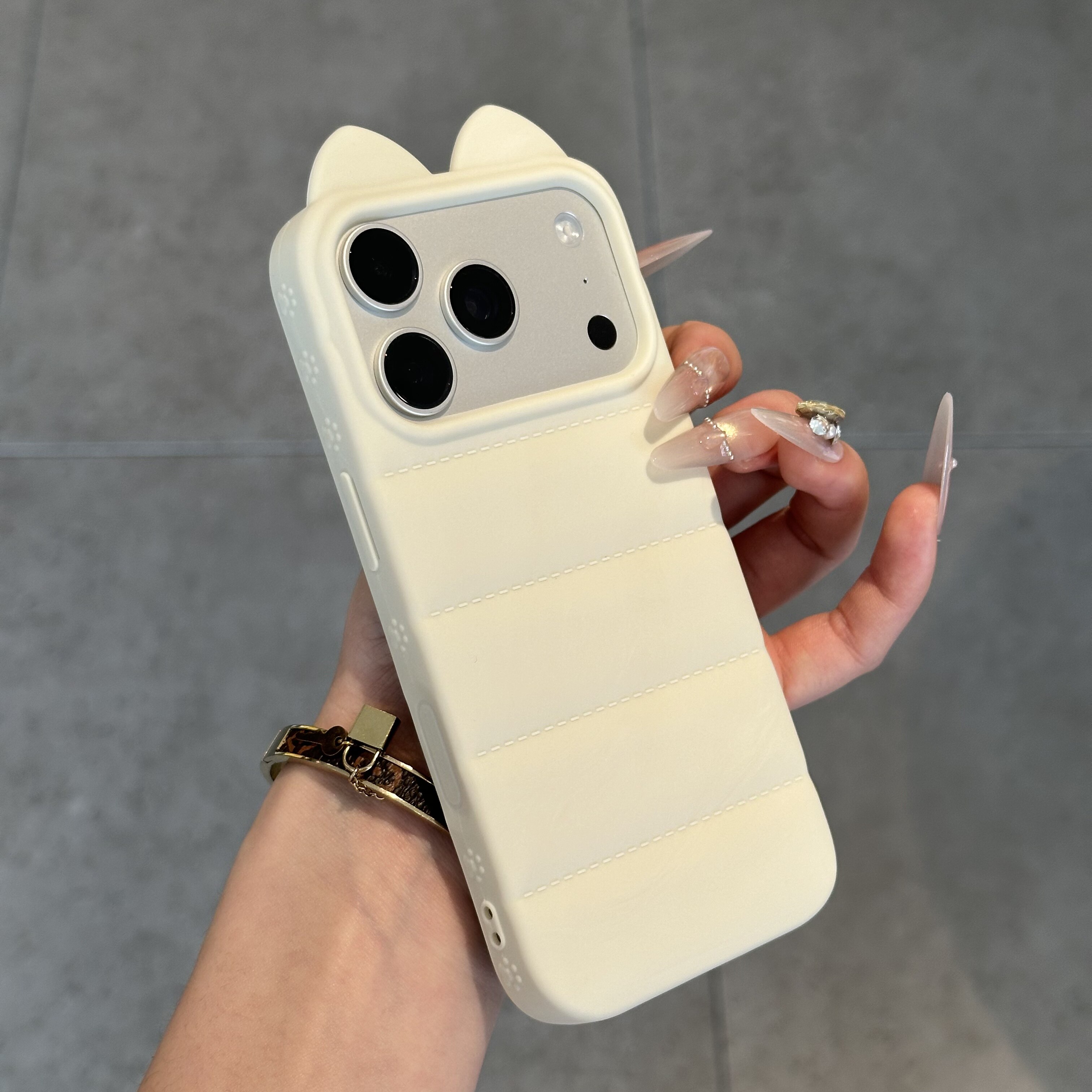 ins简约纯色硅胶立体猫耳朵适用苹果iphone17promax手机壳16pro少女心15pro防摔17pro保护套16新款14男女款13