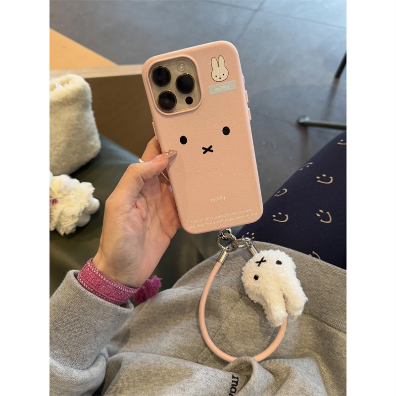 可爱米菲兔子毛绒挂件手链适用苹果15promax手机壳iPhone16新款13高级感12华为P70荣耀90vivo小米14红米oppo