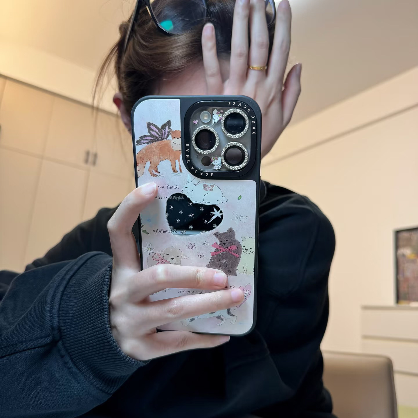 粉底丝带小棕羊适用苹果17promax英文镜面手机壳iPhone16/15/14pro个性创意16/15/14plus防摔14/13/12/11女款