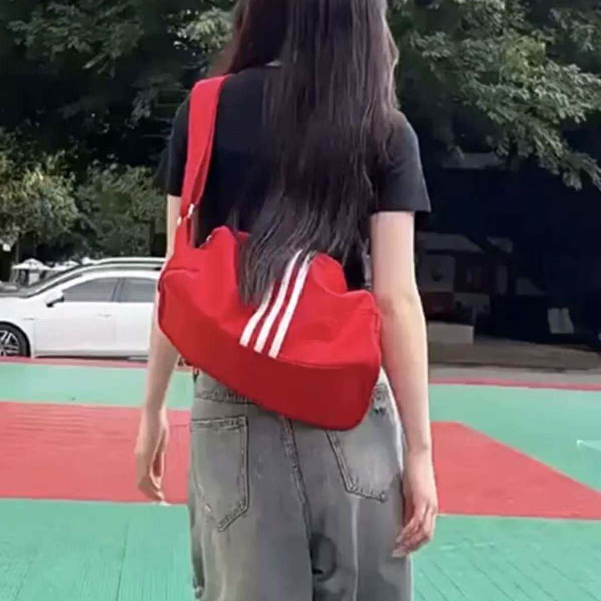 红色牛津布大容量户外运动帆布包包女2025新款休闲宽带轻便斜挎包