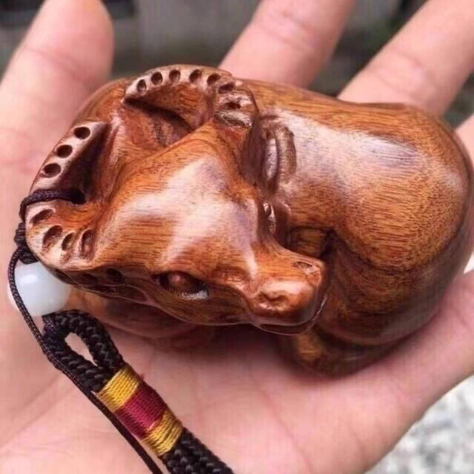 越南黄花梨木雕手把件牛