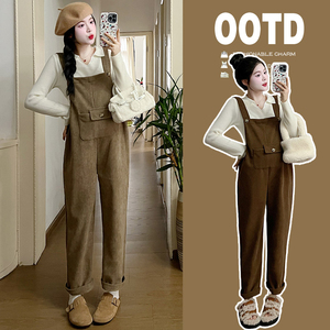 孕妇装秋冬新款减龄半高领打底衫灯芯绒托腹背带长裤两件套潮妈