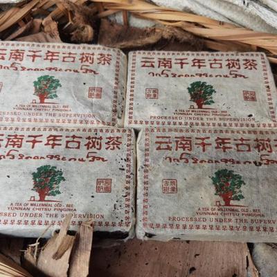 2000年云南千年古树茶 班章古树原料纯干仓老生茶 250g/片