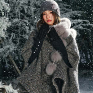 陈十五25秋冬【嘉柏俪】高领羊毛混纺粗花呢夹羽绒斗篷