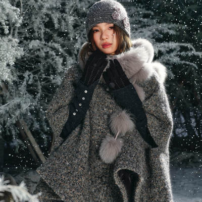 陈十五25秋冬【嘉柏俪】高领羊毛混纺粗花呢夹羽绒斗篷