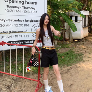 复古甜酷辣妹条纹不规则挂脖贝壳扣吊带背心外穿斜领露肩上衣 美式