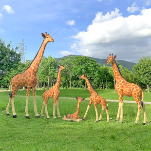 仿真长颈鹿玻璃钢雕塑摆件户外大型动物园林景观花园幼儿园装 饰品