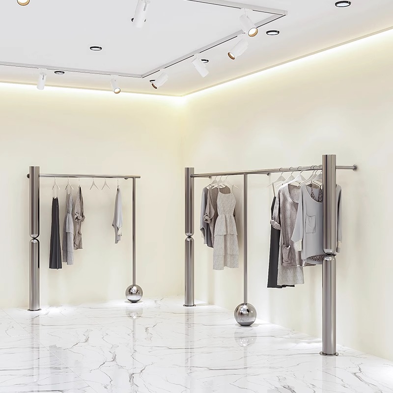 服装店陈列架上墙壁挂式