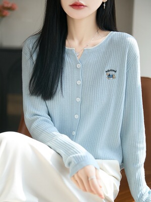 韩系撞色刺绣腊肠狗圆领针织开衫女2026早春新款蓝色减龄休闲毛衣