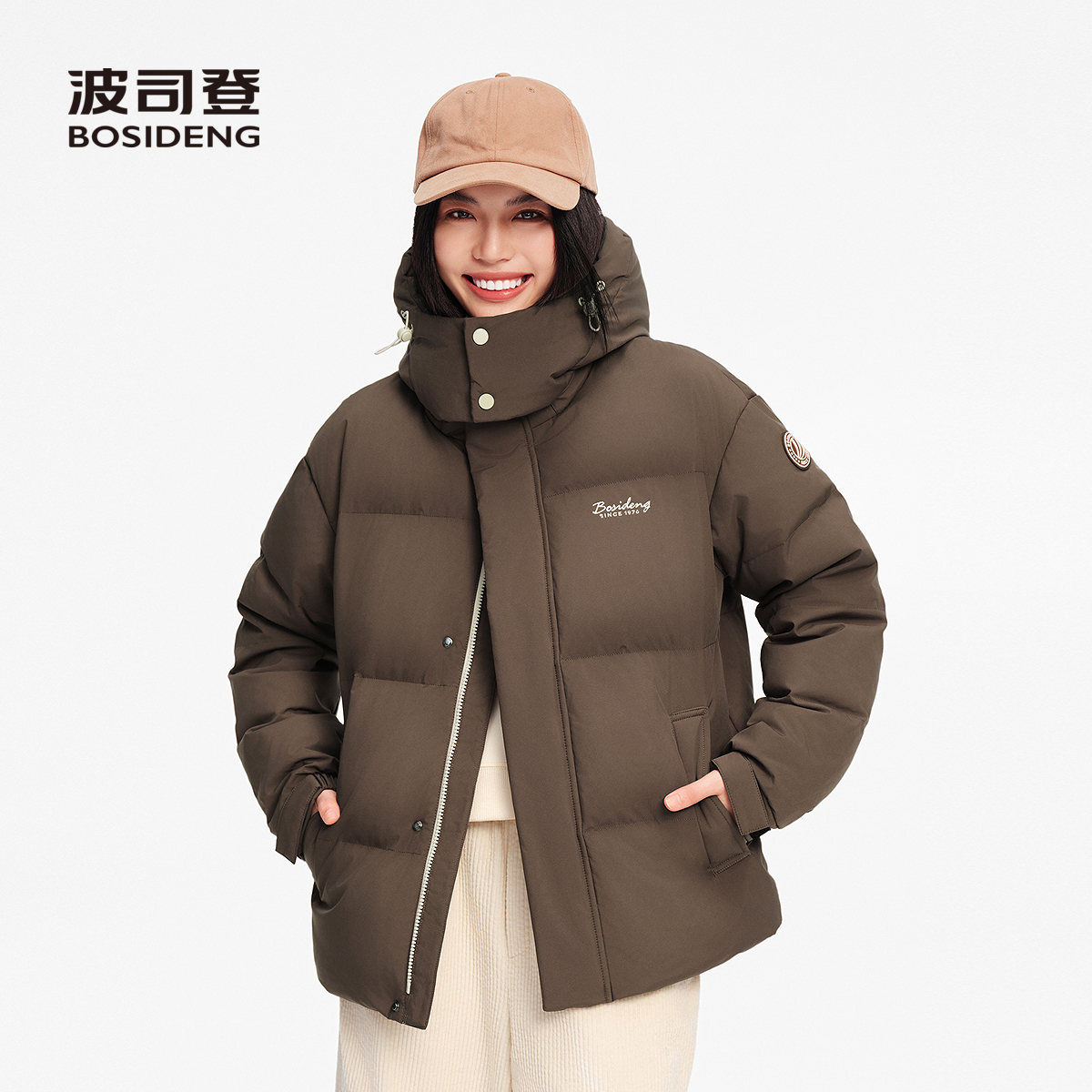 波司登短款连帽保暖面包羽绒服女