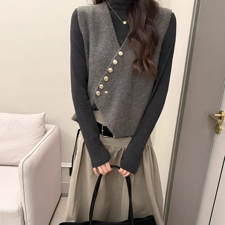 2025秋冬季新款V领宽松斜扣羊毛无袖针织马甲T恤衫时尚两件套女潮