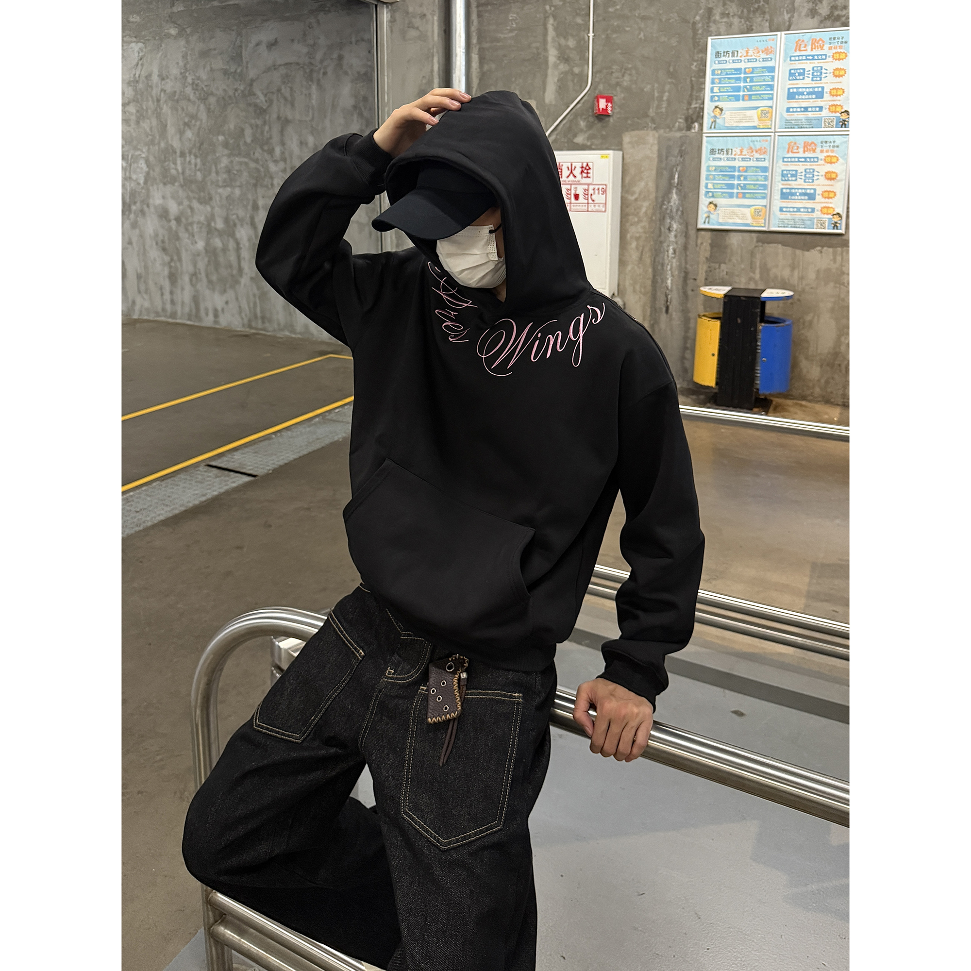 qt studio黑色花体刺绣连帽卫衣男美式复古2025新款薄款上衣外套