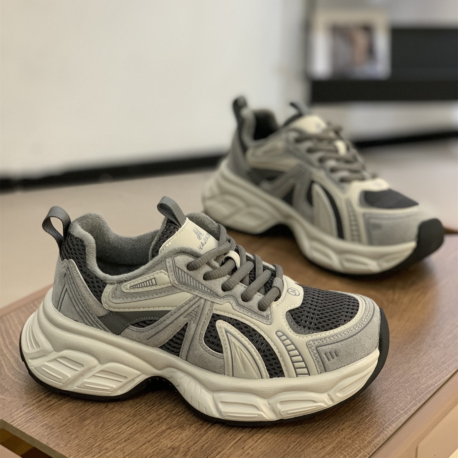 加绒保暖厚底老爹鞋女2025冬季新款百搭舒适复古休闲做旧运动鞋