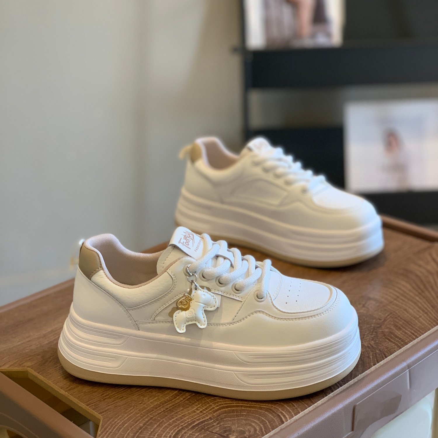 2026春季新款百搭板鞋女舒适松糕厚底简约学院风休闲系带小白鞋,女鞋,时尚休闲鞋,淘宝优惠券,粉丝福利购,淘宝优惠卷