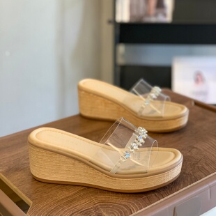 小个子6CM显腿长一字拖鞋 透明水钻时尚 新款 女2026夏季 坡跟凉拖鞋