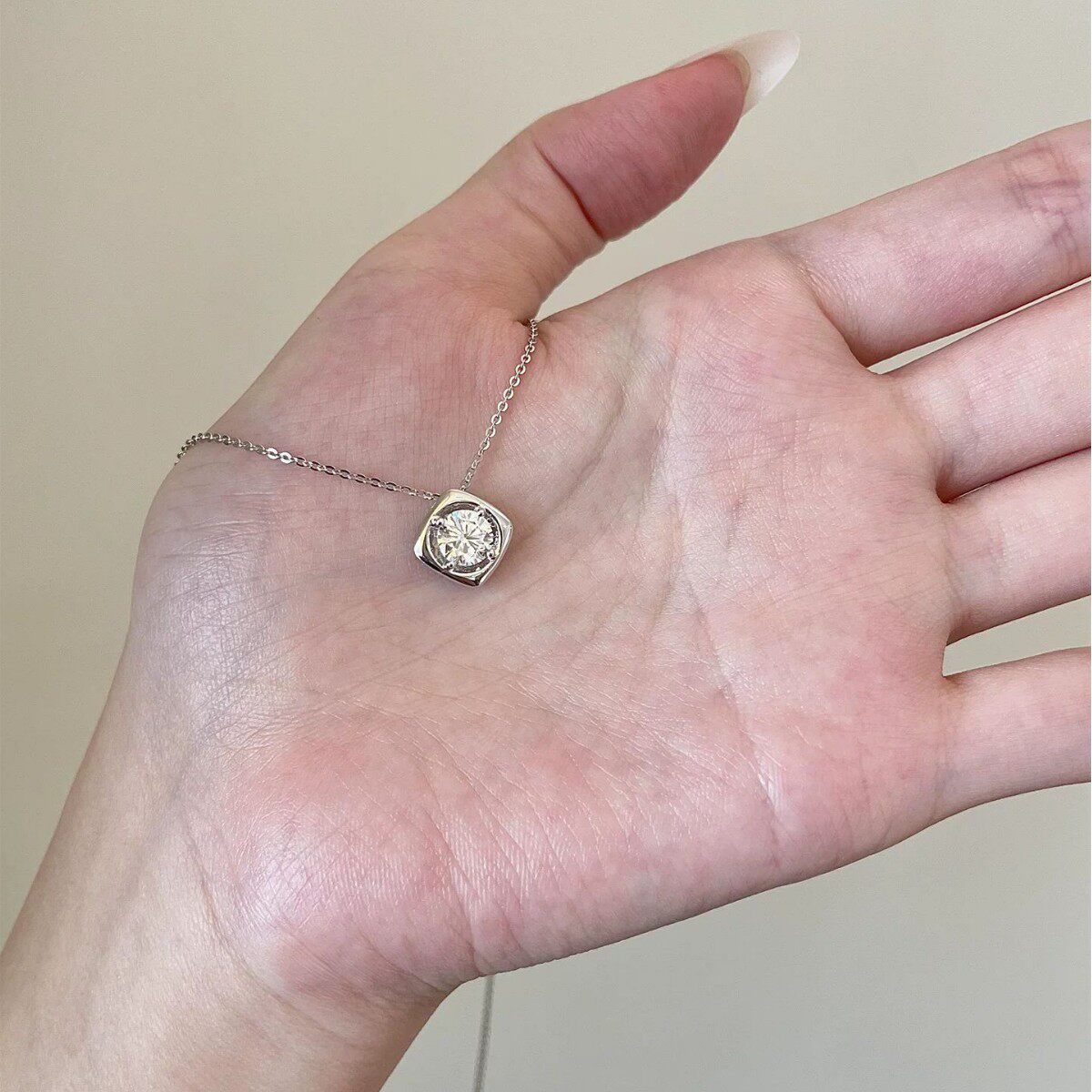 【限时特价】爆闪形方形泡泡钻方糖吊坠钛钢项链女轻奢精致风小众