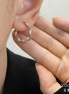 Yooper莫比乌斯纯银耳环女螺旋条纹s925轻奢港风复古高级感耳饰