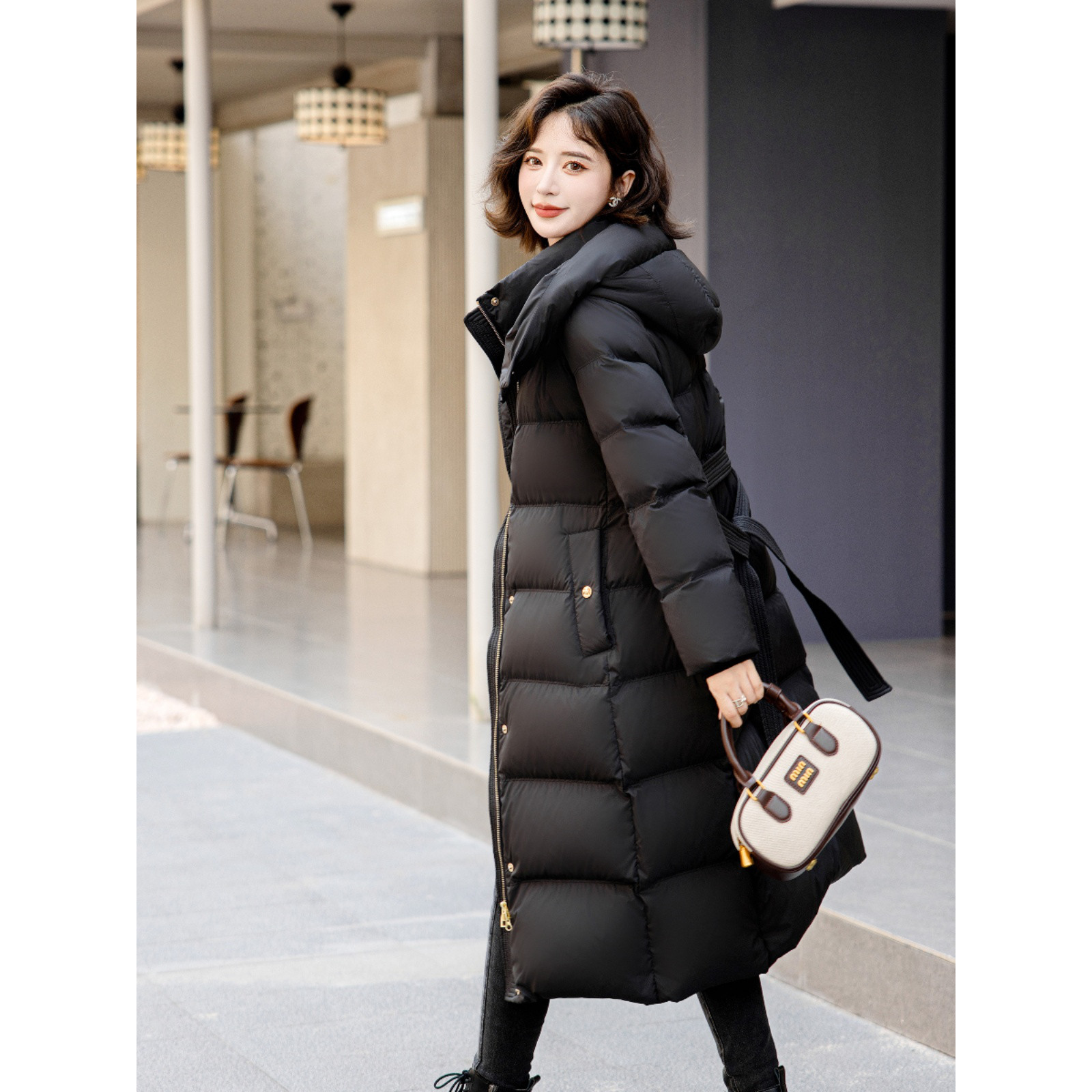 白鹅绒2025连帽秋冬收腰黑色女士中长款时尚加厚保暖冬宽松羽绒服