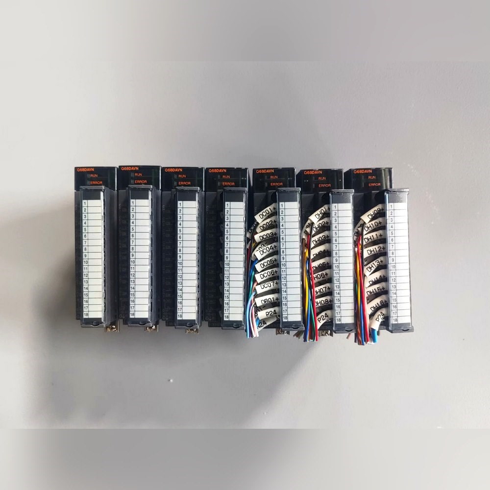 三菱Q系模块 Q68DAVN成色漂亮可充新 实物如图 功能