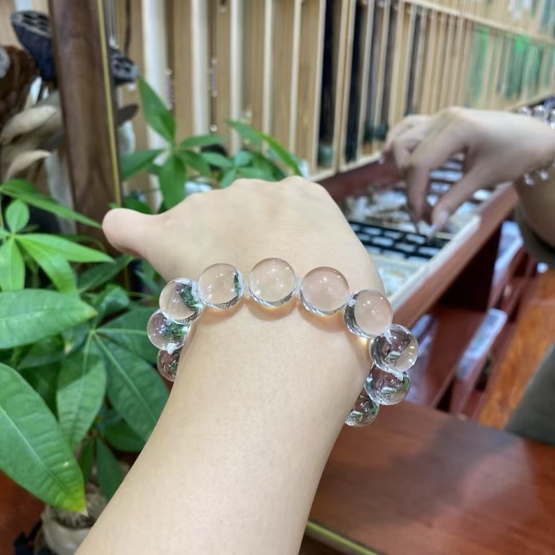 天然白水晶牛鼻孔扣手串净体