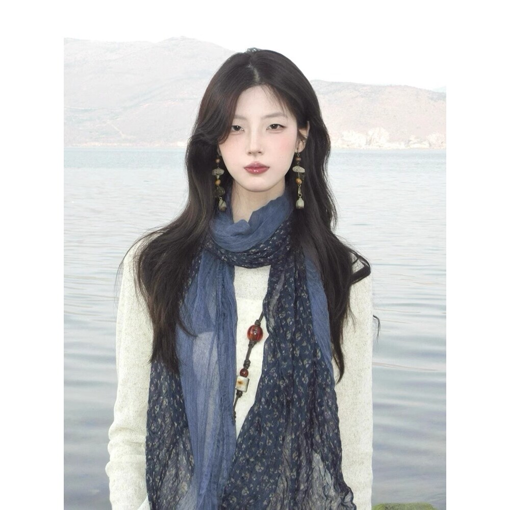 复古文艺藏蓝色碎花围巾女褶皱棉麻长款丝巾披肩氛围感拍照配饰