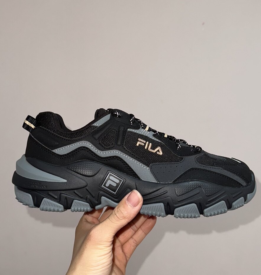 斐乐掠夺者2男款休闲鞋灰黑低帮耐磨356元