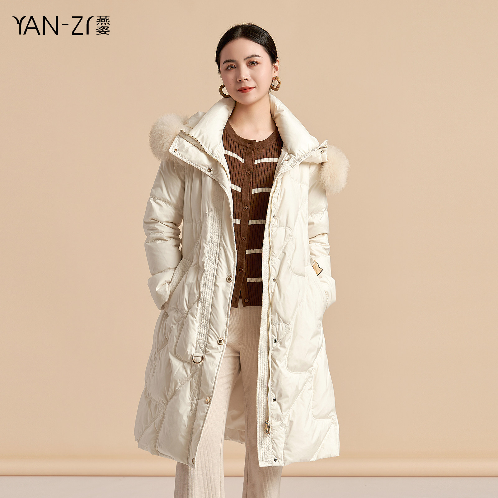 燕菲妮2024冬季新款气质修身中长款连帽毛领白鸭绒羽绒服商场同款