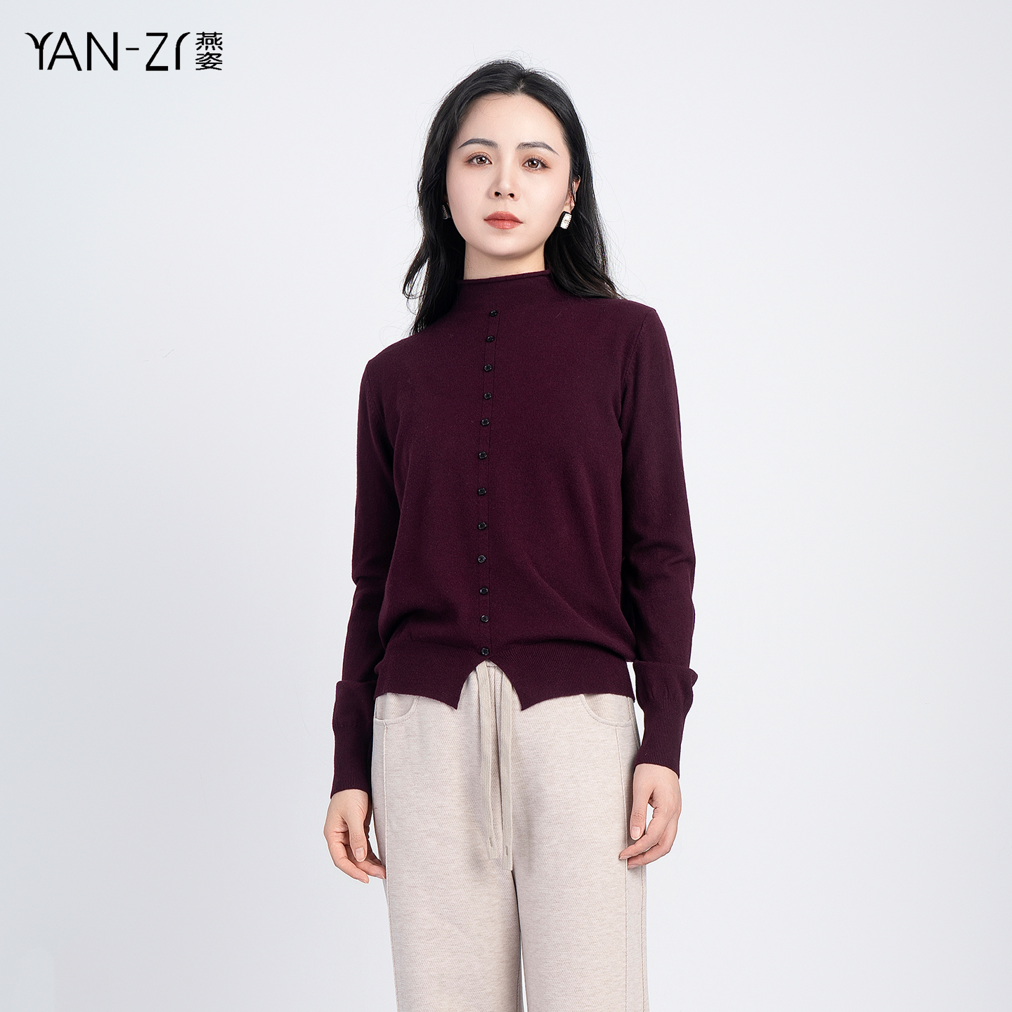 半高领纽扣装饰柔软针织打底衫