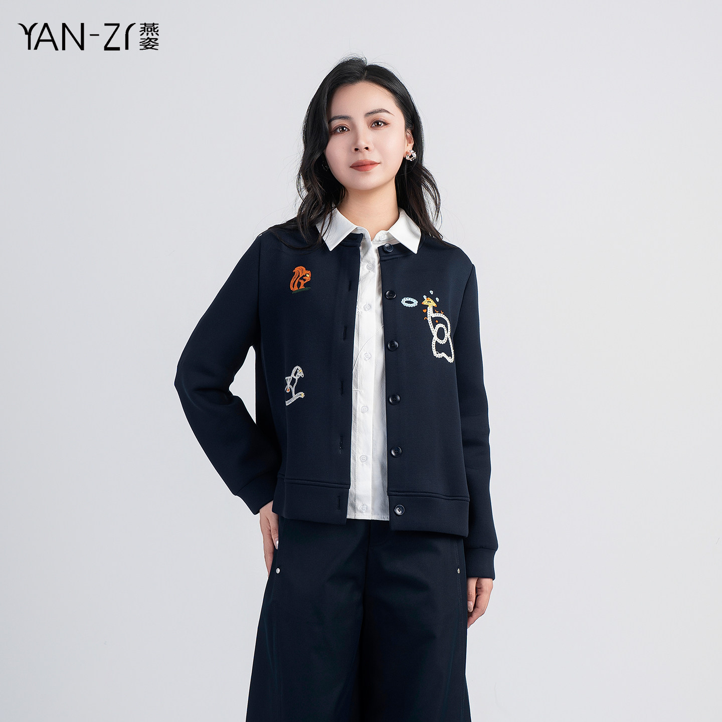 燕姿童趣刺绣空气层短款外套女