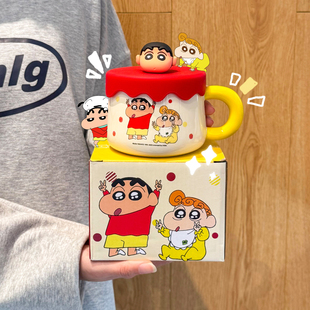 蜡笔小新杯子可爱马克杯带盖家用卡通陶瓷杯子情侣水杯生日礼物
