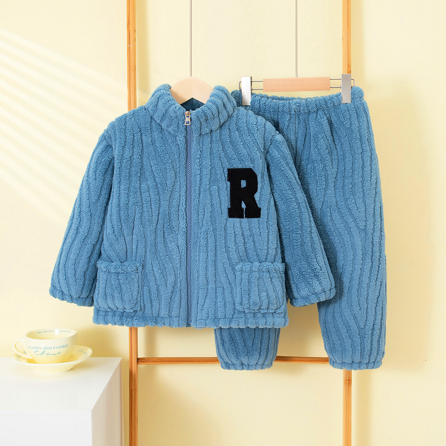 冬季儿童夹棉加厚珊瑚加绒睡衣男童女童小童法兰绒家居服套装外穿