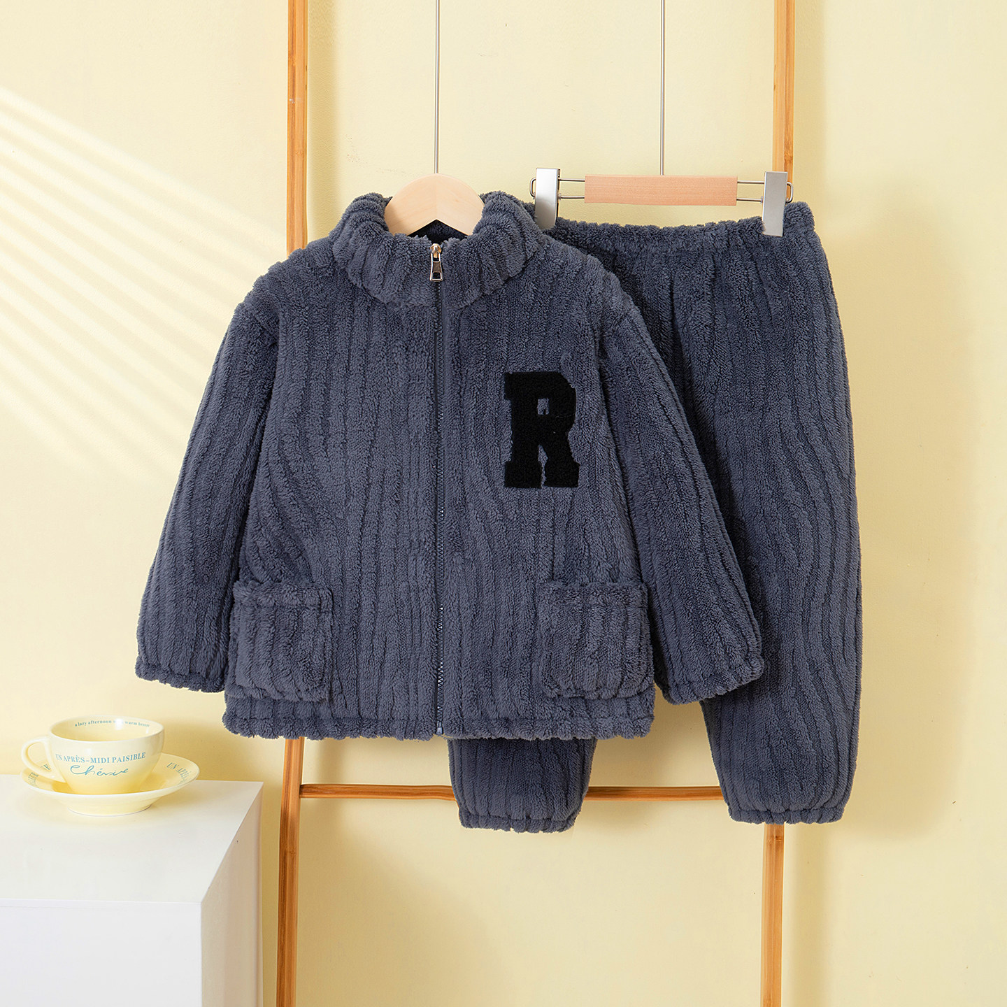 冬季儿童夹棉加厚珊瑚加绒睡衣男童女童小童法兰绒家居服套装外穿