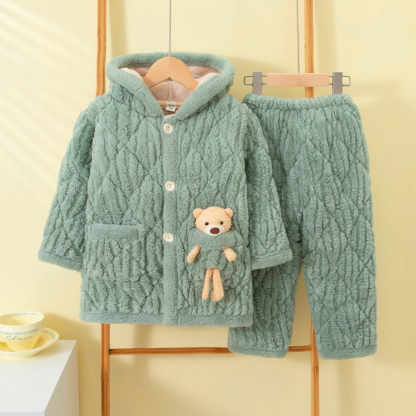 冬款儿童法兰绒睡衣男童女童男孩珊瑚加绒加厚三层夹棉亲子家居服