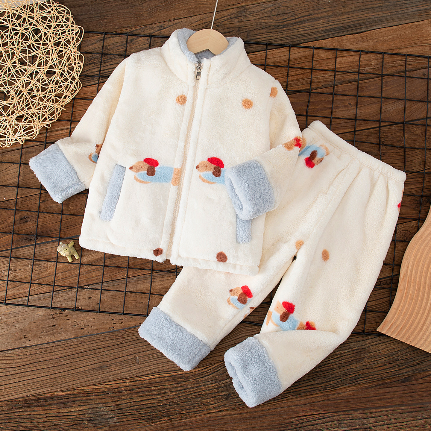 儿童睡衣男孩珊瑚绒秋冬款宝宝加绒套装女童法兰绒冬季男童家居服