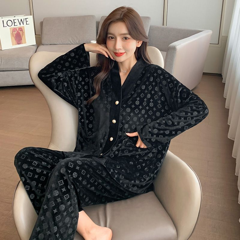 高级感压花V领金丝绒睡衣女2026年秋冬长袖开衫可外穿家居服套装